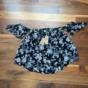 American Eagle off the shoulder top